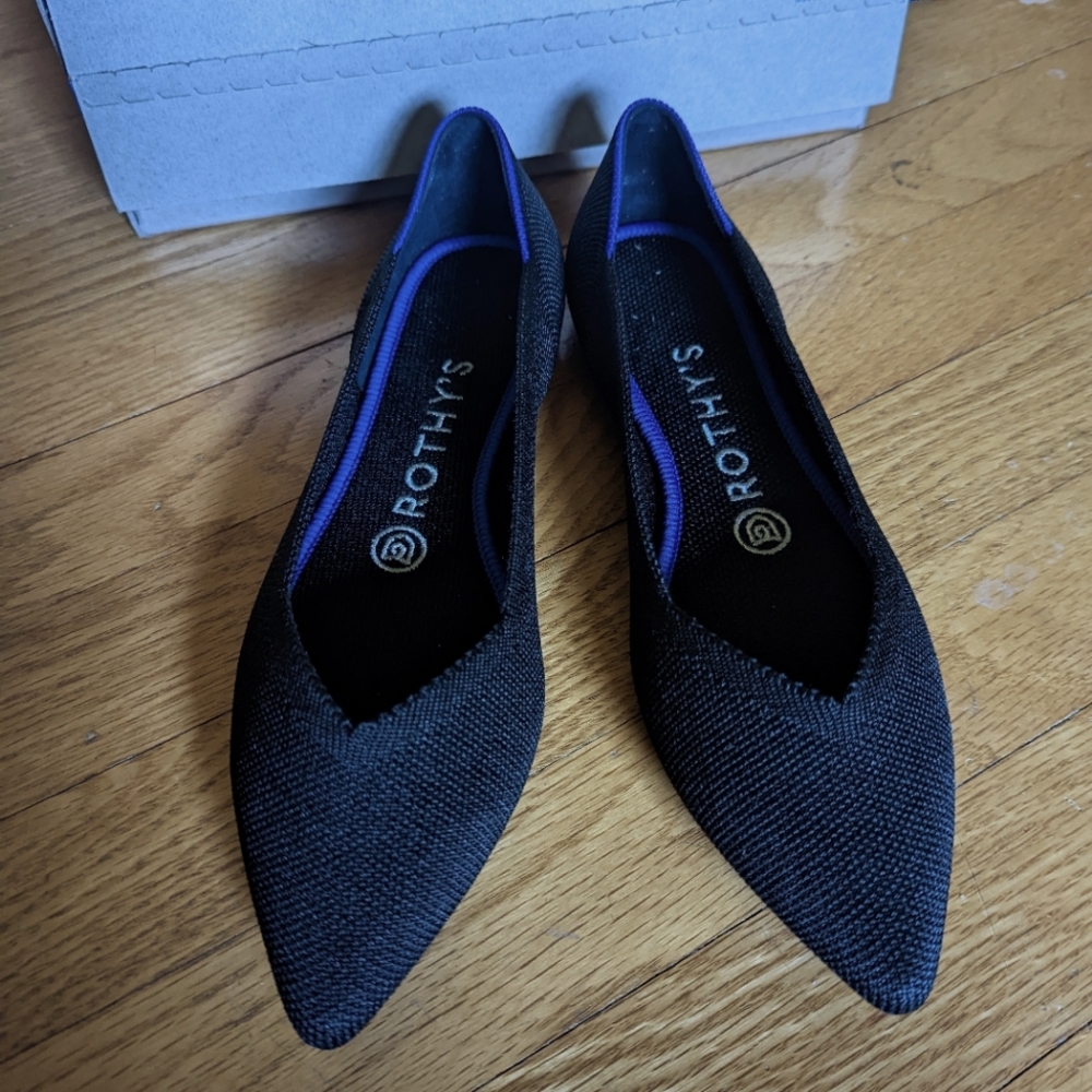 Rothys The Point Shoes in solid black size 7